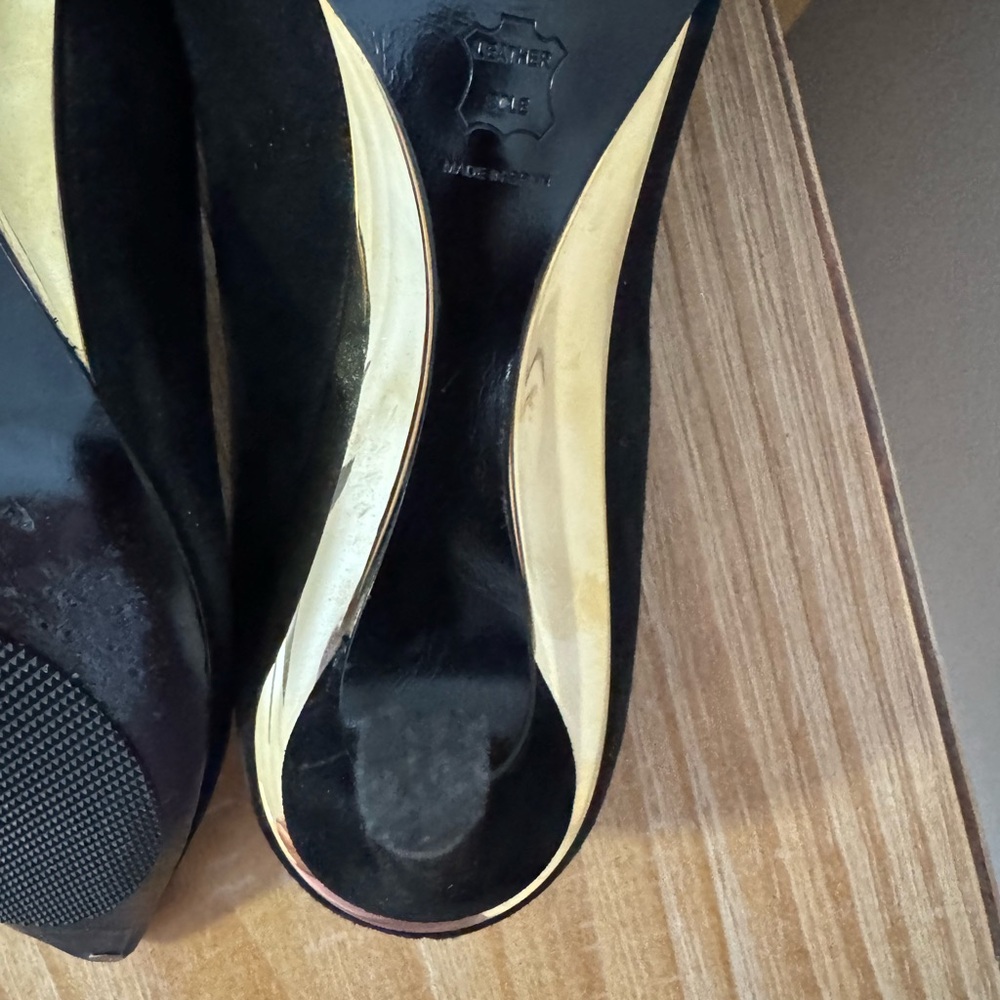 Stuart Weitzman Classic Black Heels - Picture 6 of 11